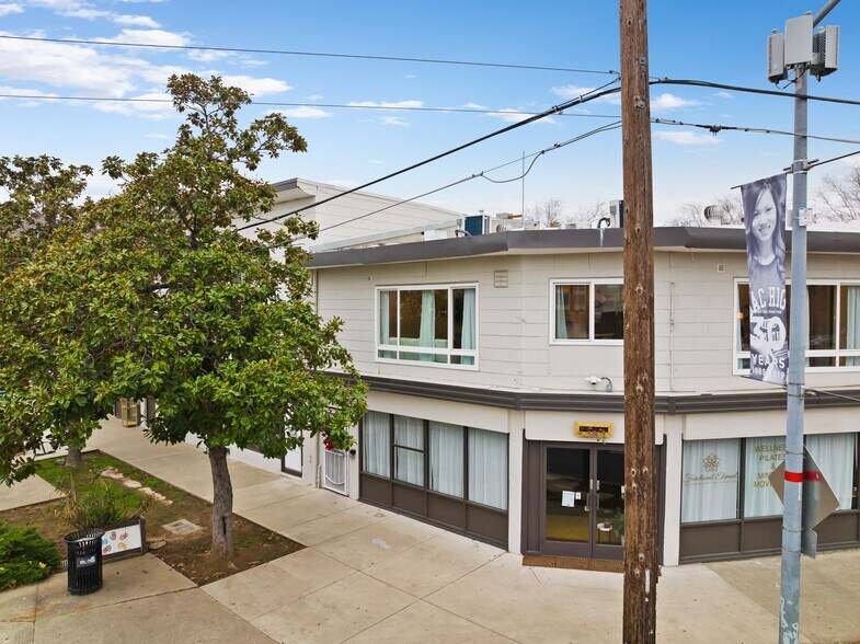 Building Photo - 2644 33rd St