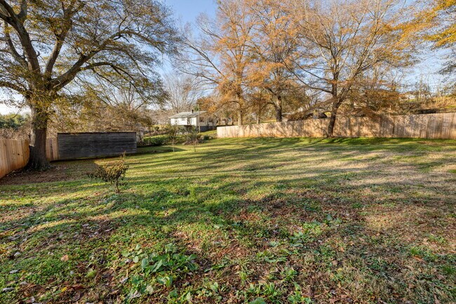 Building Photo - 123 McCollum St