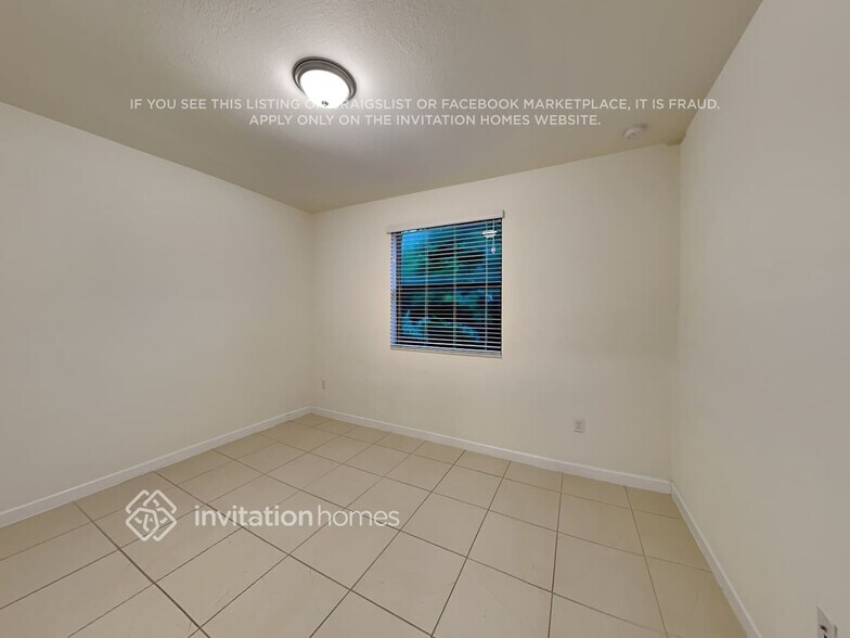 Building Photo - 121 SE 35 Ave