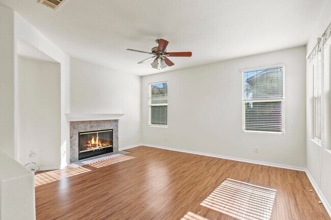 Building Photo - Remodeled 5 Bedroom Home in HOA