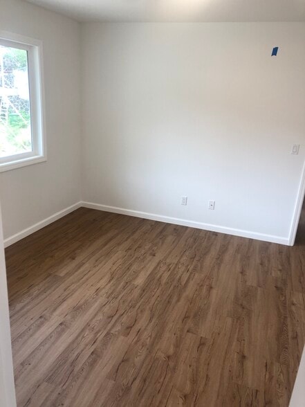 Building Photo - 2052 10th Ave