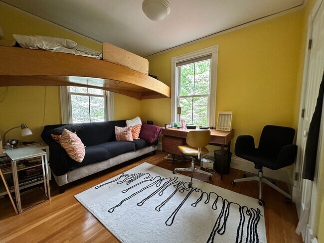 Building Photo - Gorgeous entire home in Cambridge Nature available 9/1/26
