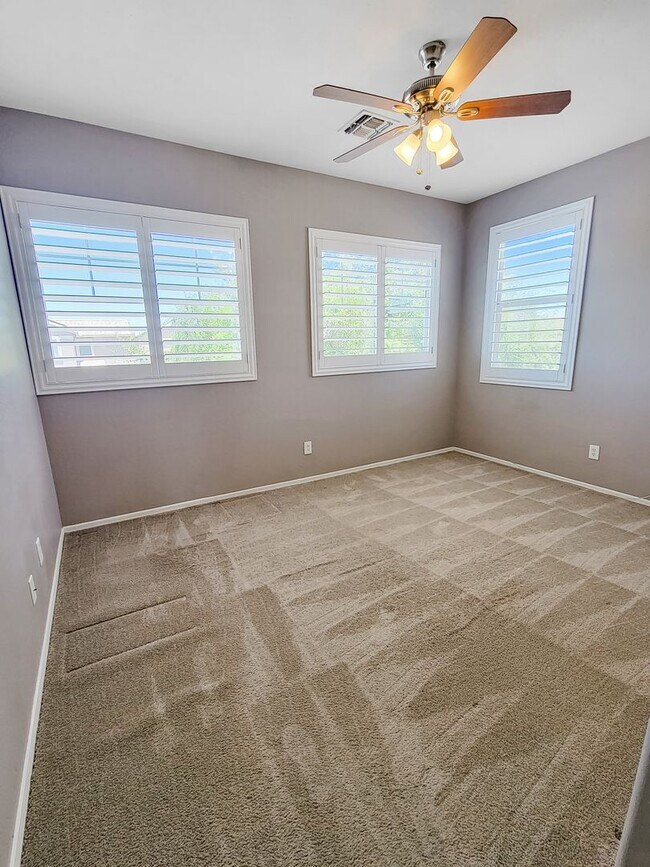 Building Photo - Lots of sq ft for the money in Goodyear!