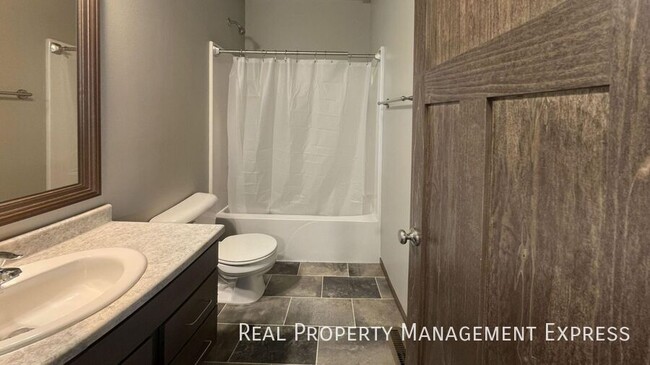 Building Photo - Modern 3 Bed, 2.5 Bath with Loft | Located...