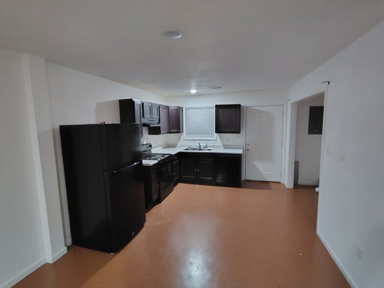 Building Photo - 403 Canal St