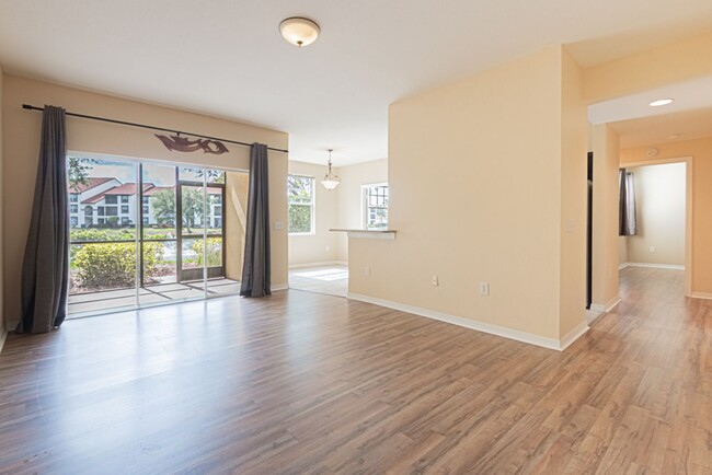 Building Photo - Ground-Level Comfort in North Naples – 2BR...