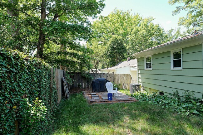 Building Photo - Pet-Friendly Fry's Spring Home With Fenced Yard