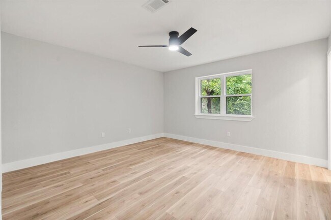 Building Photo - 9 Indian Cedar Ln