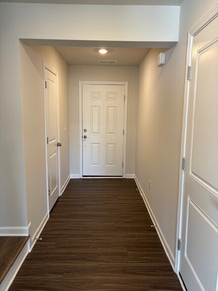 Building Photo - 124 Plumtree Ct