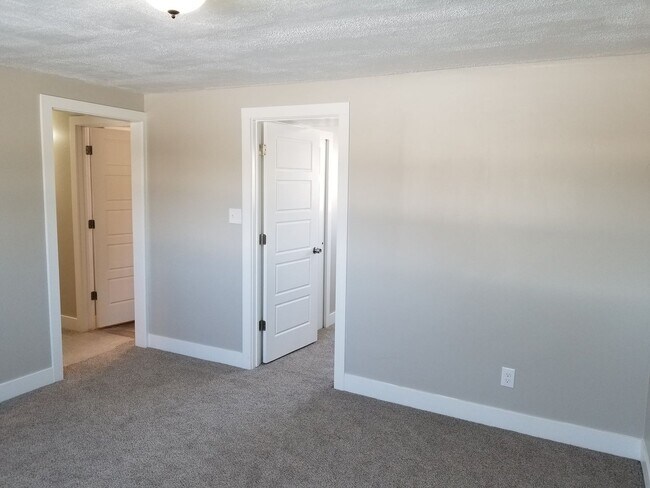 Building Photo - Spacious 5-Bedroom Magna Home with Deck and Ample Parking