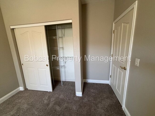 Building Photo - 1231 Flintwood Dr
