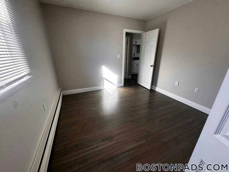 Building Photo - 18 Waugh St