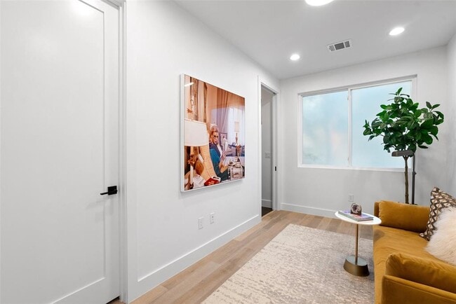 Building Photo - 2209 Rae Dell Ave