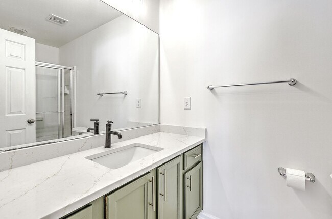 Building Photo - Charming 3-Bedroom Townhome in Summer Wood...