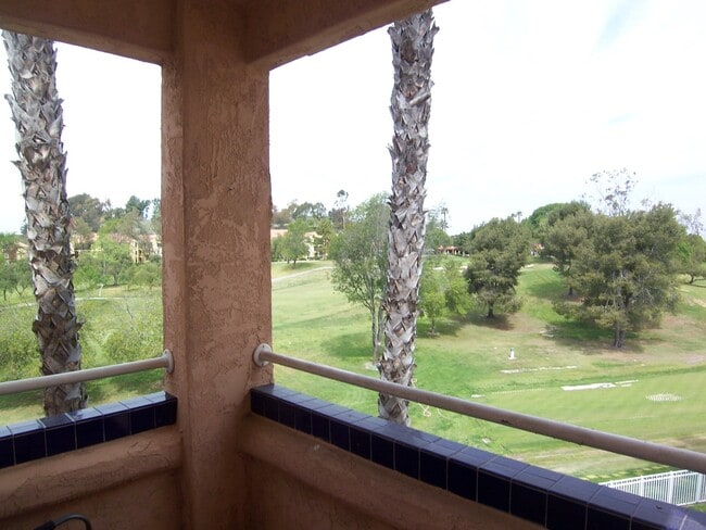 Building Photo - Terrific 1Br/1.5Ba Condo in Gated Masters Hill W/ Golf Course Views