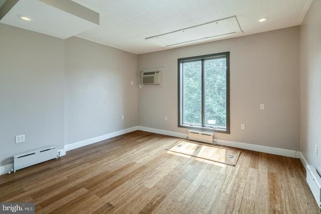Building Photo - 2553 Salmon St