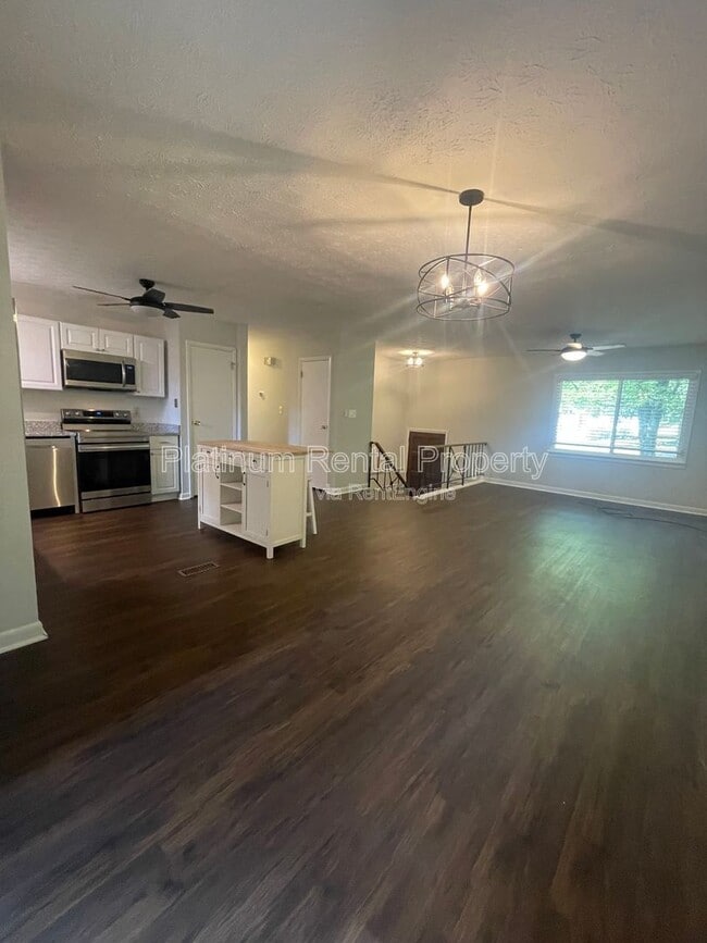 Building Photo - 2564 Timberly Dr SE