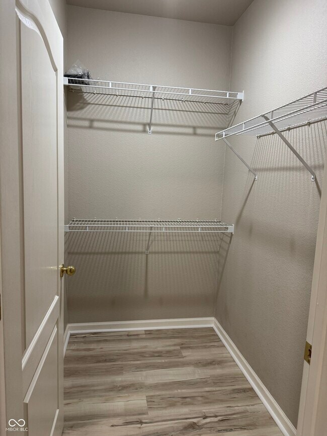 Building Photo - 12926 University Crescent