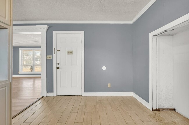 Building Photo - Renovated 3 Bedroom 1 Bath Home for Rent!