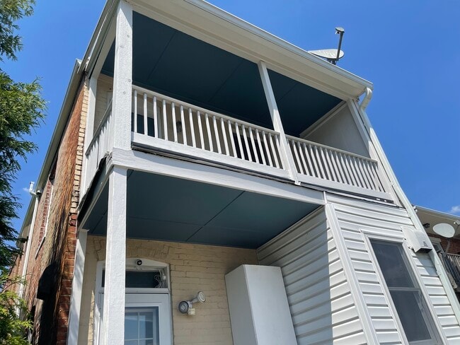 Building Photo - 216 Washington St