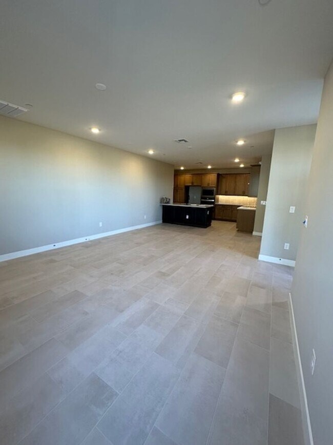 Building Photo - 2121 W Sonoran Desert Dr