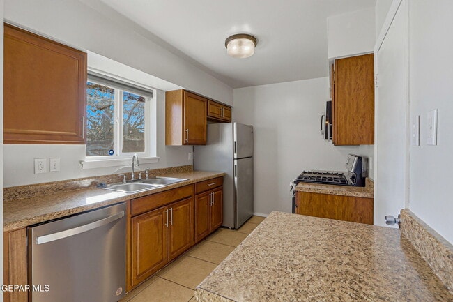 Building Photo - 5934 Flounder Dr