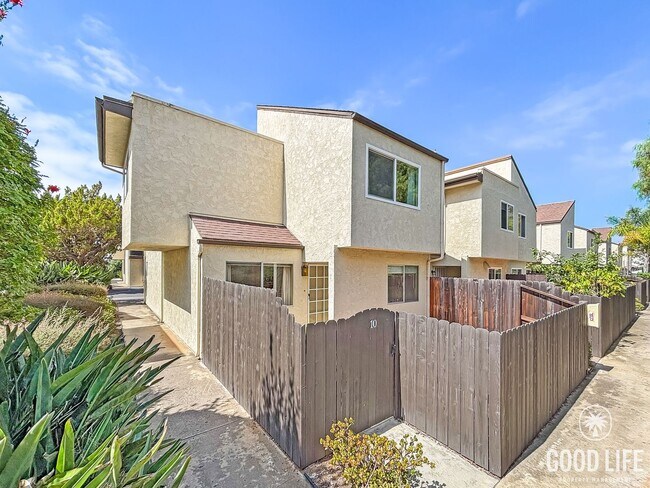 Building Photo - Spacious 3BD/2.5BA Townhouse in UTC W/ 2-Car Garage, Washer/Dryer, Balcony, Community Pool & Tenn...