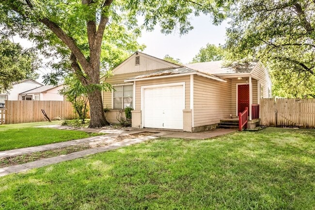 Building Photo - 10943 Desdemona Dr
