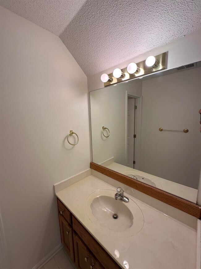 Building Photo - 3510 Sara Woods Dr