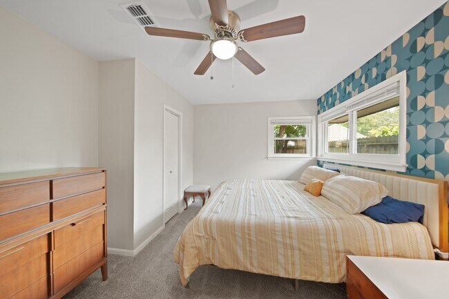 Building Photo - 5411 Meadow Creek Ln