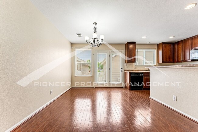 Building Photo - 5792 Ceylon St