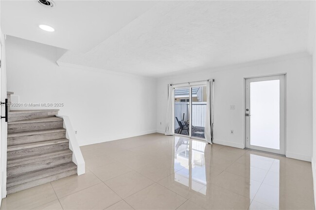 Building Photo - 4515 SW 68th Ct Cir