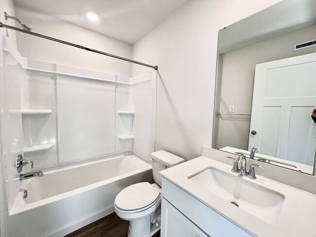 Building Photo - 529 Cooper St