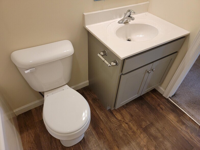 Building Photo - 726 Farmwood Ln