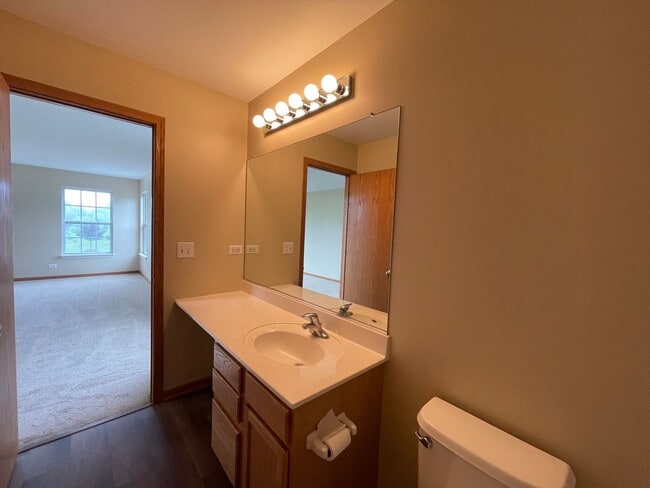 Building Photo - Single Family Home for Rent in Marengo! Available Mid August 2026!
