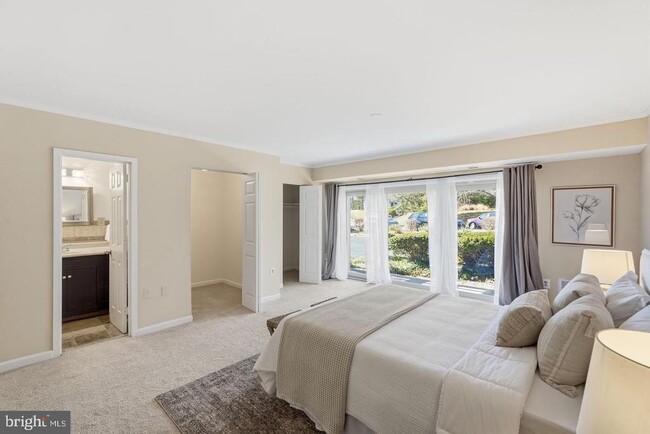 Building Photo - 5250 Valley Forge Dr