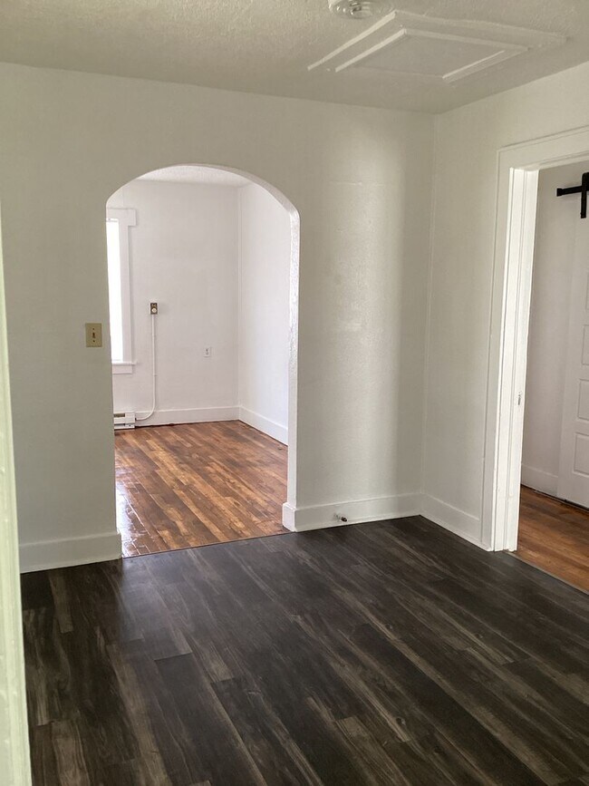 Building Photo - Newly Renovated 3 Bed Home! Located in Portales !