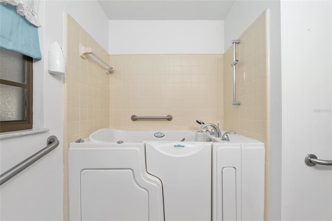 Building Photo - 8479 NW 38th Dr