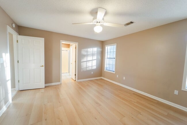 Building Photo - Charming 3 bedroom, 2 bath home that has been updated and is ready to be called home! This home h...