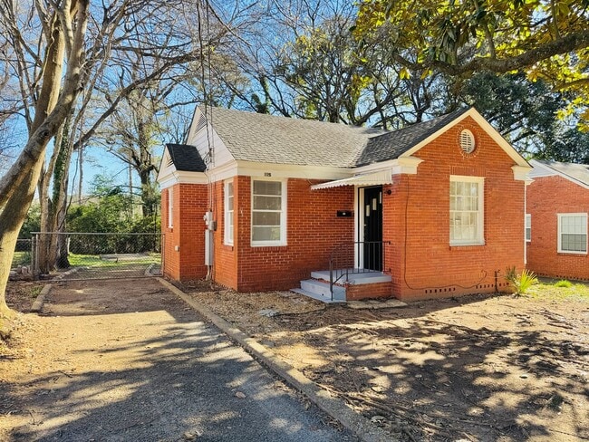 Building Photo - Charming 2-Bedroom Brick Bungalow