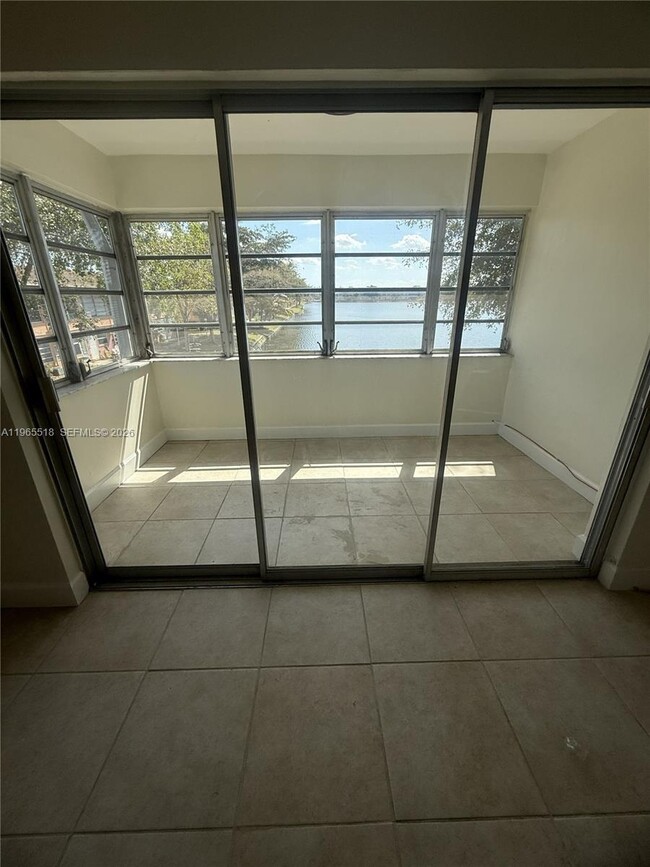 Building Photo - 300 NE 191st St