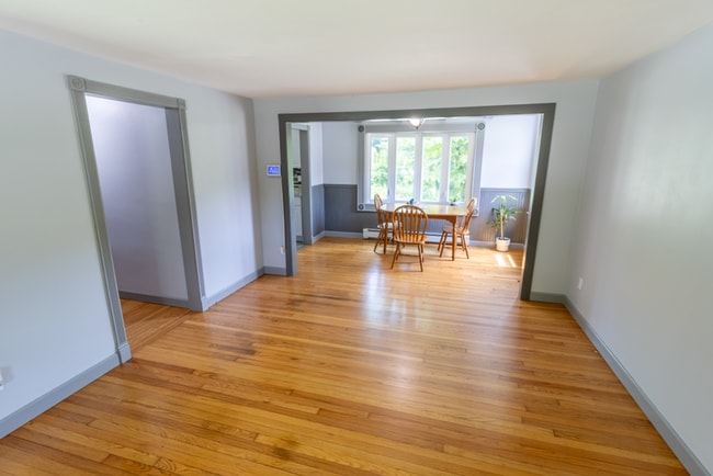 Building Photo - 2 Bedroom Ranch with Solar Panels, great e...