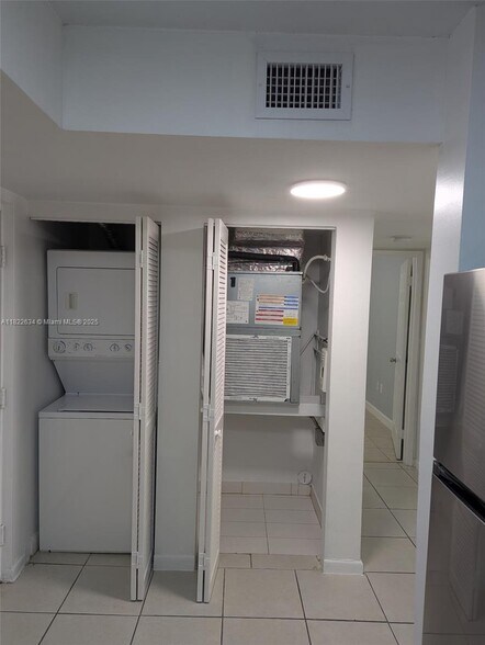 Building Photo - 14931 SW 82nd Ln