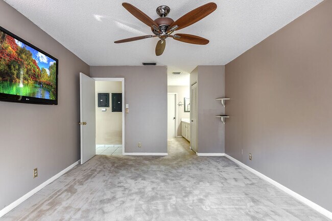 Building Photo - 6378 Moseley St