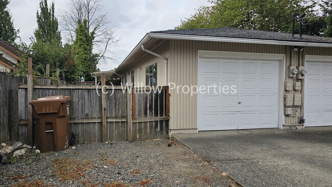 Building Photo - Cozy two bedroom duplex