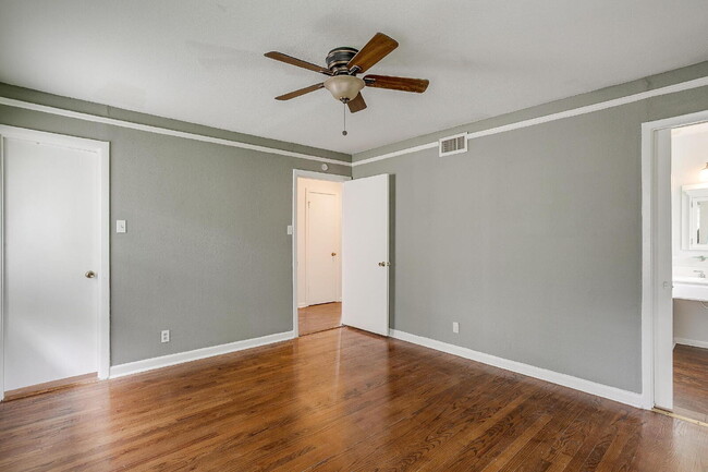 Building Photo - Darling 3-Bedroom Home in South Hills Neighborhood!