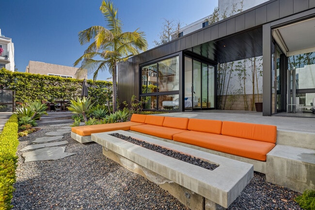 Building Photo - 27 Driftwood St