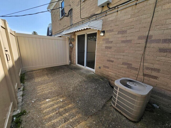Building Photo - 5013 Godown Rd