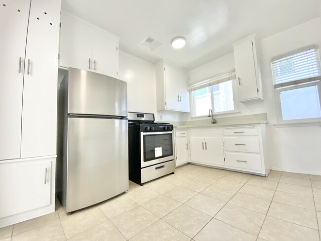 Building Photo - 1518 Laurel Canyon Blvd