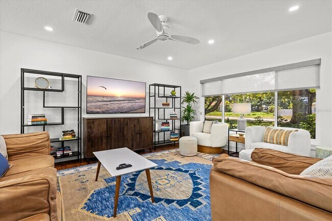 Building Photo - 2587 Ringling Blvd